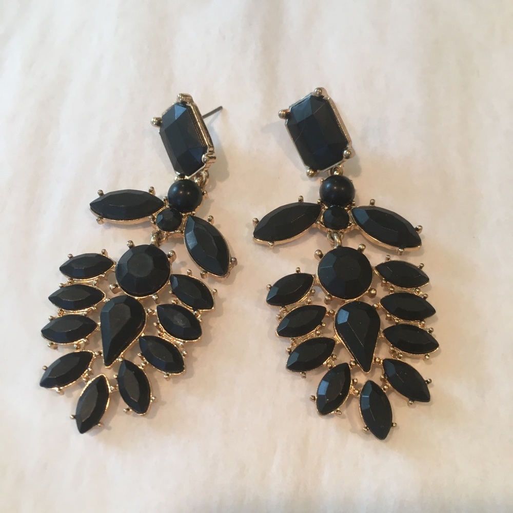 Never worn. Black drop earrings.